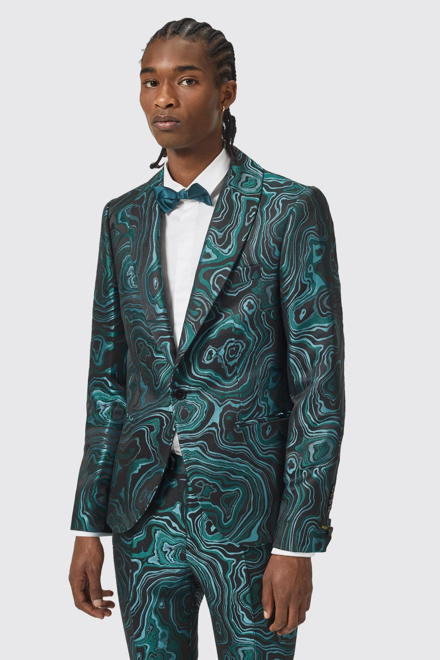 Traje Esmeralda Jacquard Adichie: Elegancia Verde Intemporal para el Hombre Moderno.